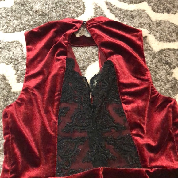 Red velvet romper - Picture 4 of 4
